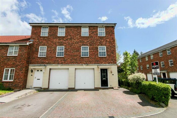 3 Bedroom End Of Terrace House To Rent In Avro Close, Southampton, SO15