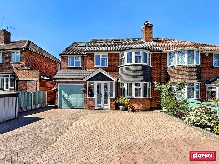 4 Bedroom Semi-Detached House For Sale In Chamberlain Road, Kings Heath, Birmingham, B13