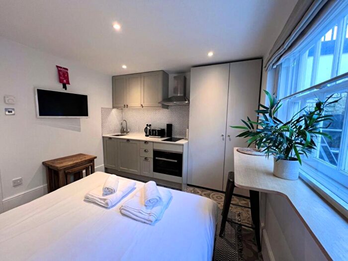 Apartment To Rent In Studio Flat, Gloucester Place, Baker Street, NW1