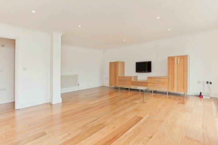 2 Bedroom Flat To Rent In Broughton Avenue, Finchley Central, N3