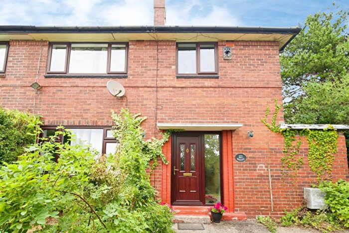 3 Bedroom Semi-Detached House For Sale In Queenswood Close, Leeds, LS6
