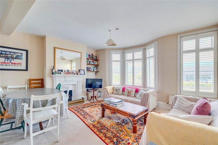 3 Bedroom Flat To Rent In Townmead Road, London, SW6