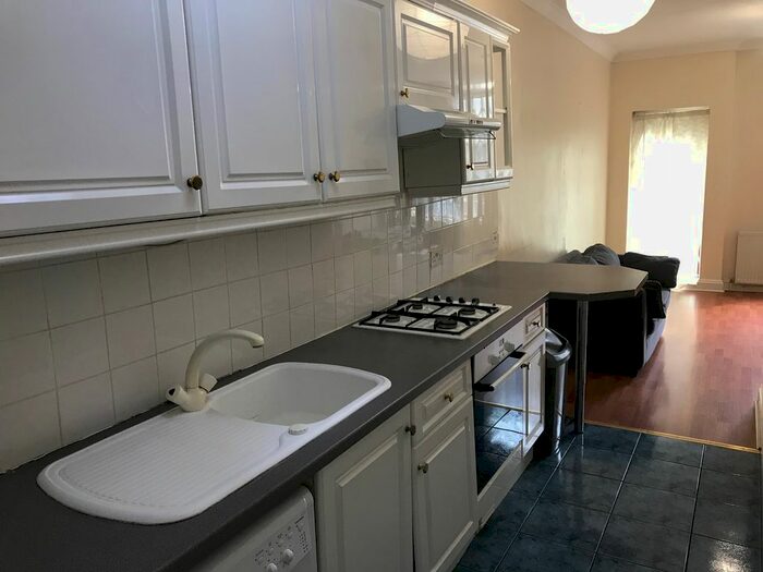 2 Bedroom Flat To Rent In Harrow Road, London, W9