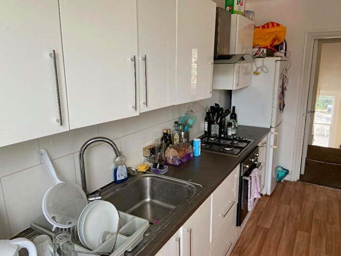 3 Bedroom Flat To Rent In Shirlock Road, London, NW3