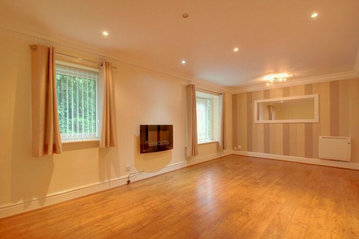 2 Bedroom Flat To Rent In Moncrieffe Close, Dudley, DY2