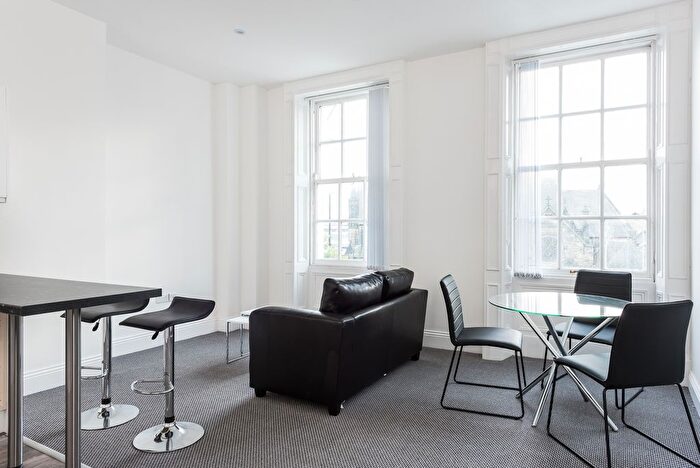 2 Bedroom Flat To Rent In Flat, Blenheim Terrace, LS2