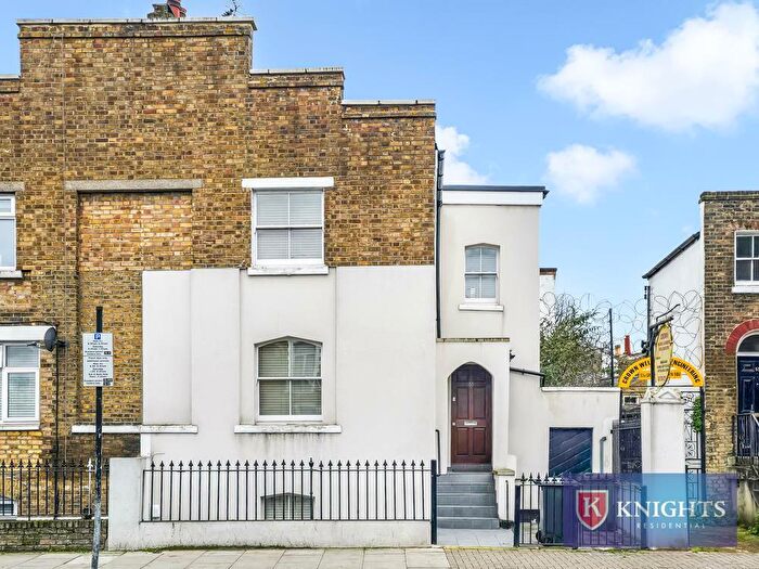 3 Bedroom House To Rent In Green Lanes, Stoke Newington, London, N16