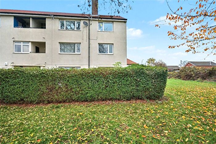 2 Bedroom Flat For Sale In Eastwood Nook, Leeds, West Yorkshire, LS14