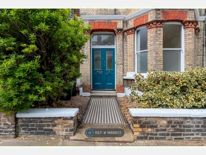 1 Bedroom Flat To Rent In Cromford Road, London, SW18