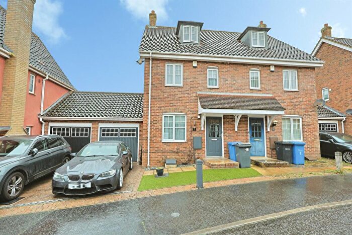 3 Bedroom Semi Detached House For Sale In Attelsey Way, Norwich, NR5