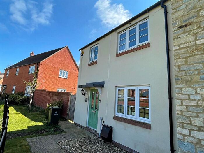 3 Bedroom House To Rent In Timms Lane, Silverstone, NN12