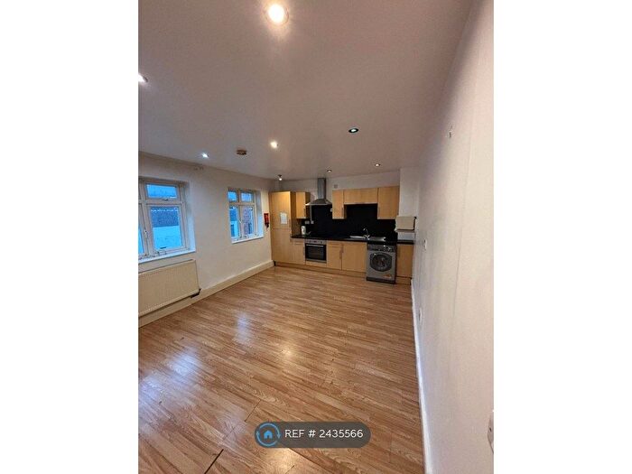 1 Bedroom Flat To Rent In Whymark House, London, N22