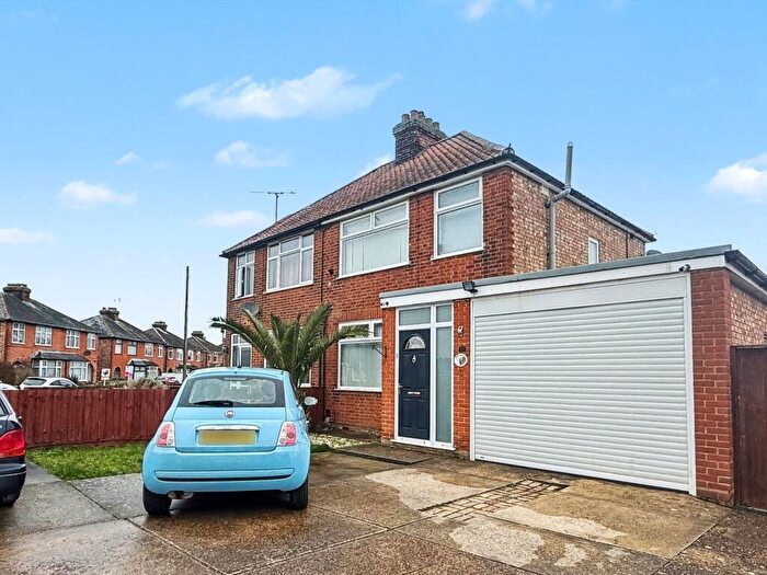 3 Bedroom Semi Detached House For Sale In Clarence Road, Ipswich, IP3