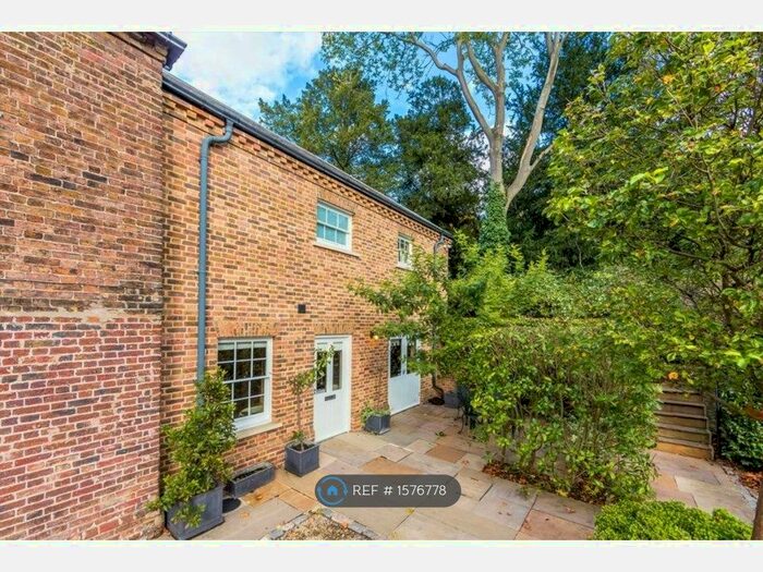 2 Bedroom Semi-Detached House To Rent In Langholm Lodge, Richmond, TW10