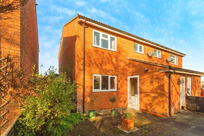 3 Bedroom Semi Detached House For Sale In Hamble Drive, Aylesbury, HP21