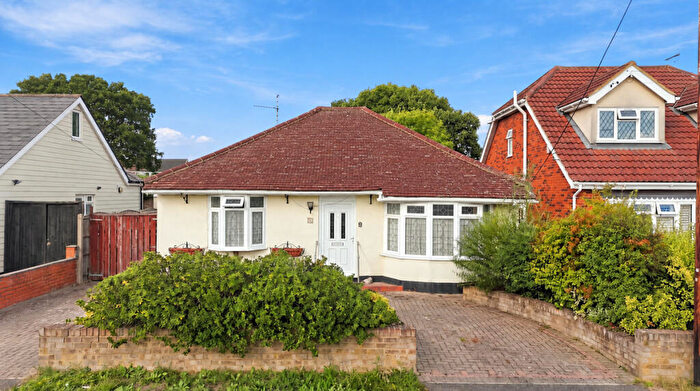 3 Bedroom Bungalow For Sale In Mount Avenue, Hockley, SS5