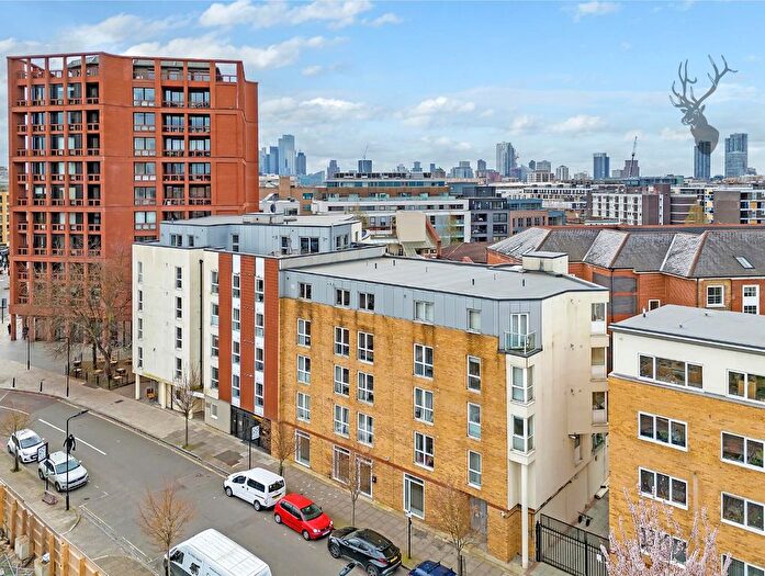 2 Bedroom Flat For Sale In Enfield Road, Haggerston, N1
