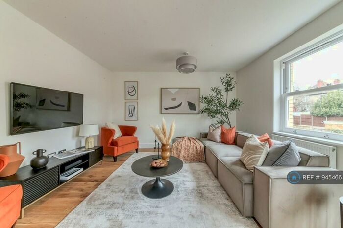 3 Bedroom Flat To Rent In Heathfield Road, Croydon, CR0