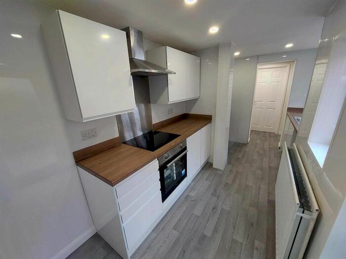 3 Bedroom End Of Terrace House To Rent In Lodge Road, Redditch, B98