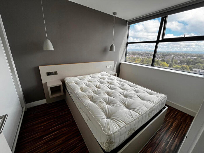 1 Bedroom Apartment To Rent In Chester Road, Manchester, M16