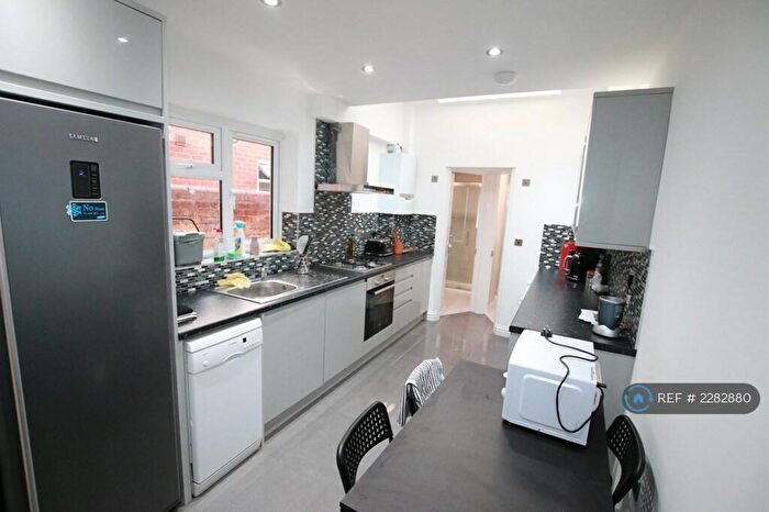 6 Bedroom Terraced House To Rent In Grange Avenue, Reading, RG6