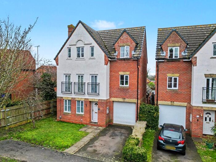 4 Bedroom Town House For Sale In Kristiansand Way, Letchworth Garden City, SG6