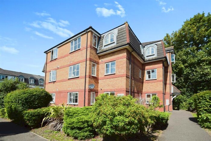 2 Bedroom Flat To Rent In Chaucer Way, Colliers Wood, London, SW19