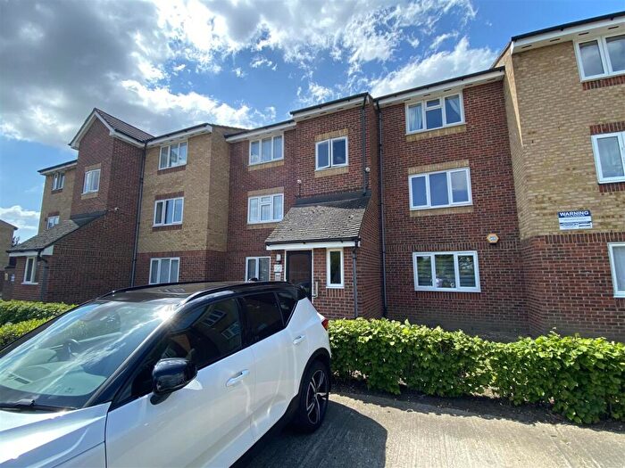 1 Bedroom Apartment For Sale In Honey Close, Dagenham, RM10