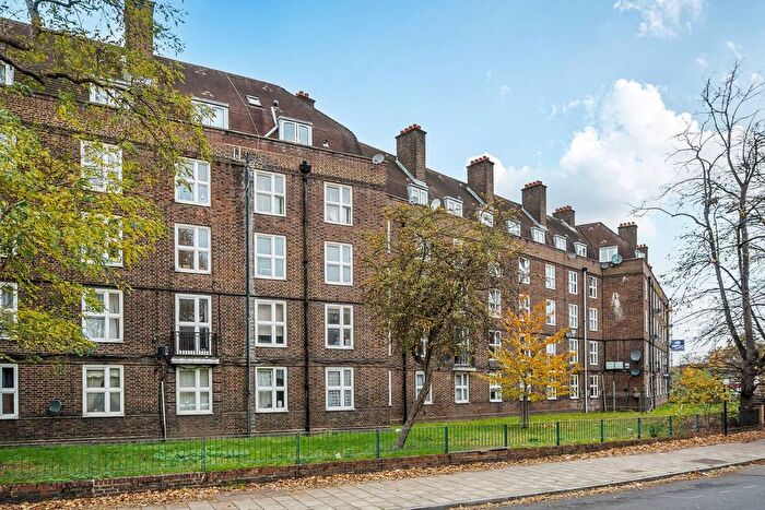3 Bedroom Flat To Rent In Union Grove, Clapham, London, SW8