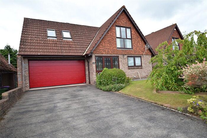 3 Bedroom Bungalow For Sale In Tynewydd Farm Close, Pontnewydd, Cwmbran, Gwent, NP44
