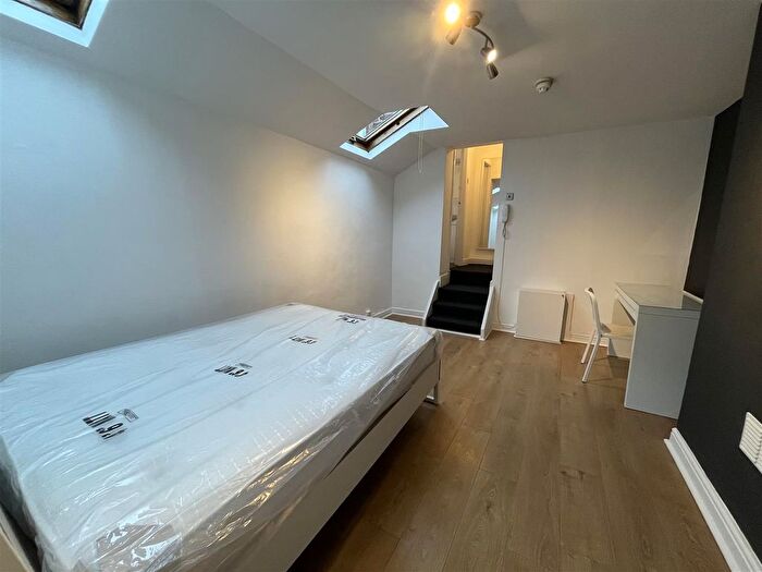 1 Bedroom Flat To Rent In Sandy Grove, Salford, M6