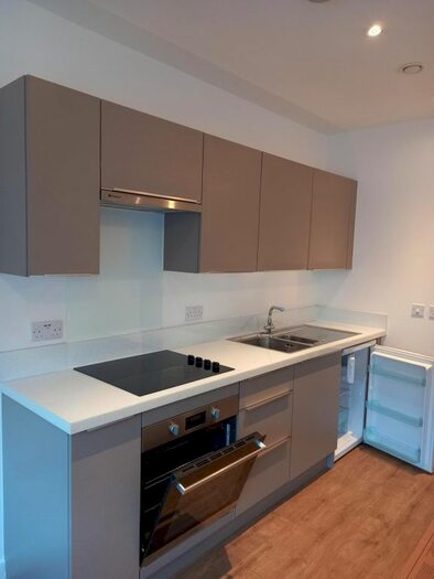 1 Bedroom Flat To Rent In Victoria Avenue, Southend On Sea, Essex, SS2