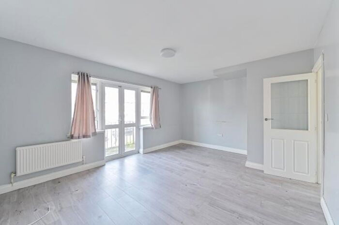 2 Bedroom Flat For Sale In Woodville Road, Thornton Heath, Surrey, CR7