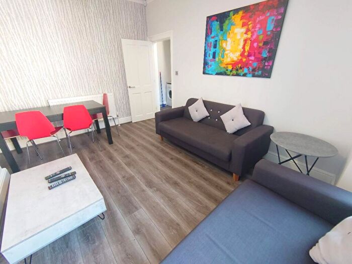 4 Bedroom Terraced House To Rent In Gilroy Road, Kensington, L6