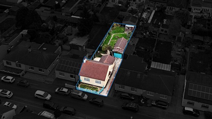 2 Bedroom Semi-Detached House For Sale In Mostyn Avenue, Syston, Leicestershire, LE7