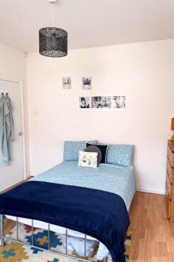 6 Bedroom Semi Detached House To Rent In Teversal Avenue, Nottingham, NG7