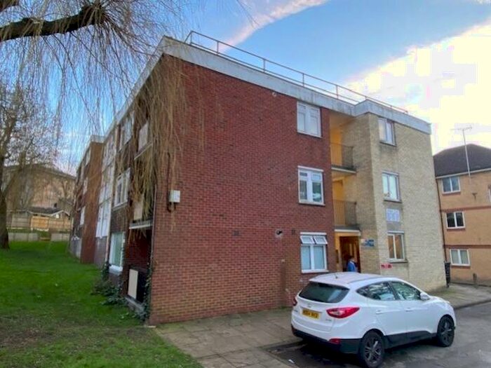 2 Bedroom Apartment To Rent In Comber Close, NW2