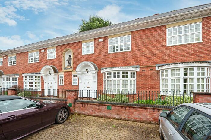 3 Bedroom House To Rent In The Chyne, Gerrards Cross, Buckinghamshire, SL9