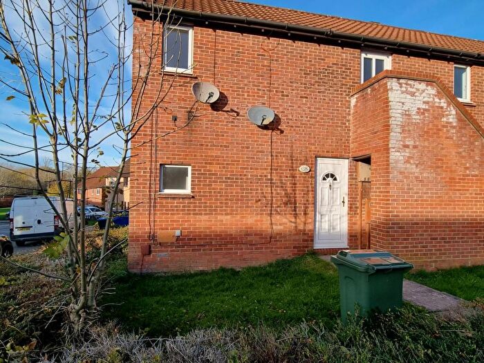 2 Bedroom Maisonette To Rent In Robertson Close, Shenley Church End, Milton Keynes, MK5