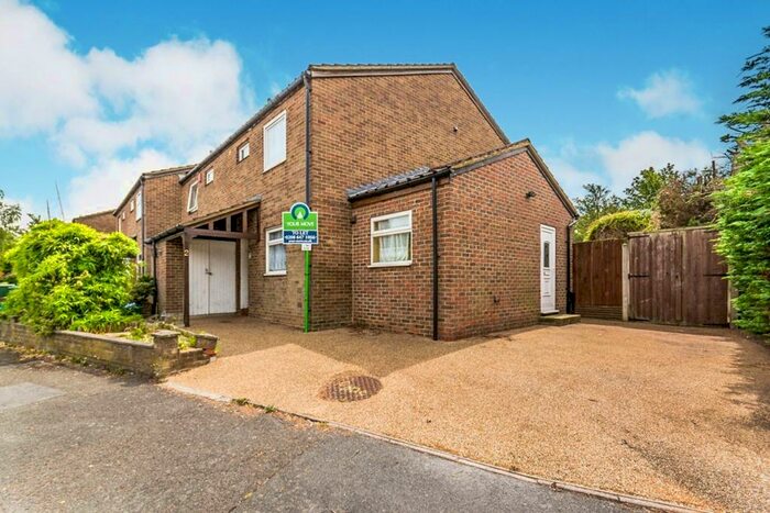 3 Bedroom House To Rent In Cobham Close, Wallington, Surrey, SM6