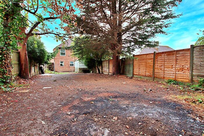 3 Bedroom Semi-Detached House For Sale In Northfield Road, Borehamwood, WD6