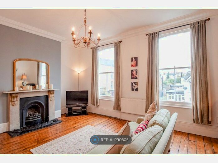 3 Bedroom Flat To Rent In Churchfield Road, London, W3