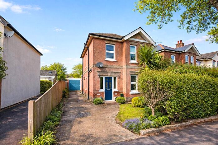 3 Bedroom Detached House For Sale In Jumpers Avenue, Christchurch, Dorset, BH23