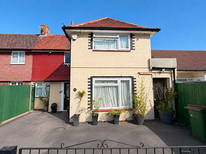 4 Bedroom Semi Detached House For Sale In Clare Crescent, Leatherhead, KT22
