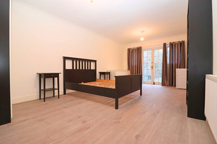 5 Bedroom Detached House To Rent In Douglas Road, Surbiton, KT6