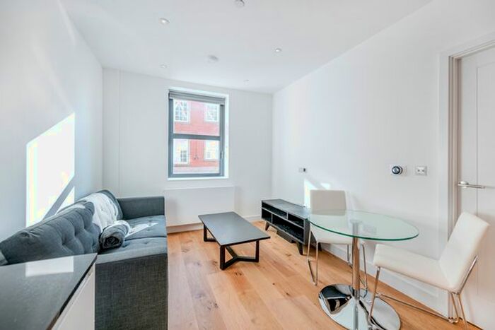 1 Bedroom Flat To Rent In Bridge Rd, London, KT16