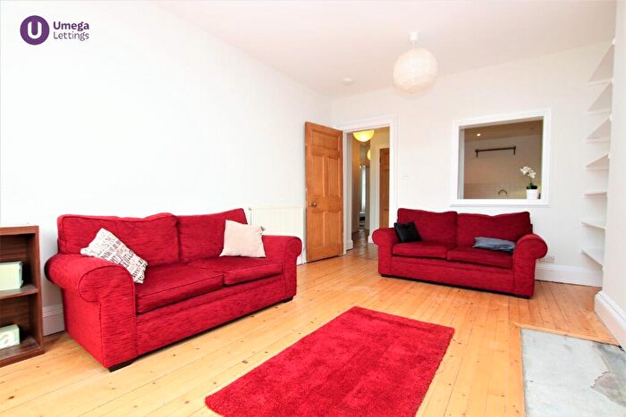 2 Bedroom Apartment To Rent In St Peter's Place, Viewforth, Edinburgh, EH3