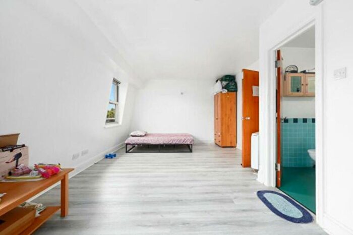 Studio To Rent In Hanover Place, Bow, London, E3