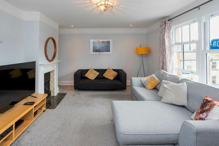 2 Bedroom Flat To Rent In Cranbrook Road, Hawkhurst, Cranbrook, TN18