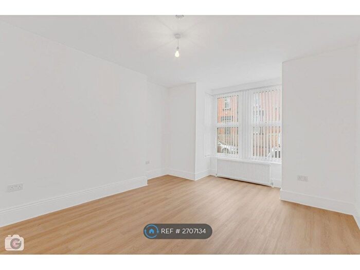 1 Bedroom Flat To Rent In Sefton Avenue, Leeds, LS11